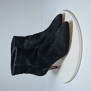 NWOT Dolce Vita DV Dee Booties Ankle Boots Kitten‎ Heels Pull-On Suede Black 7
